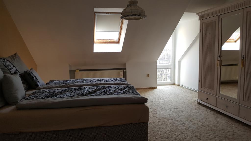 Restaurace U Marty Hotel Dubí Kültér fotó